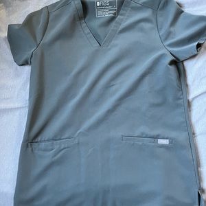 Figs 3 pocket scrub top